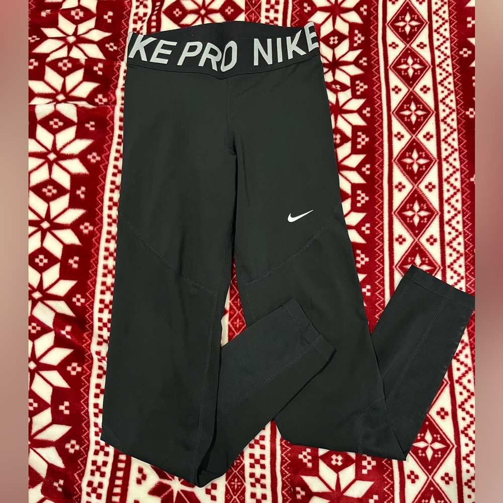 Barely worn. Nike athletic leggings.